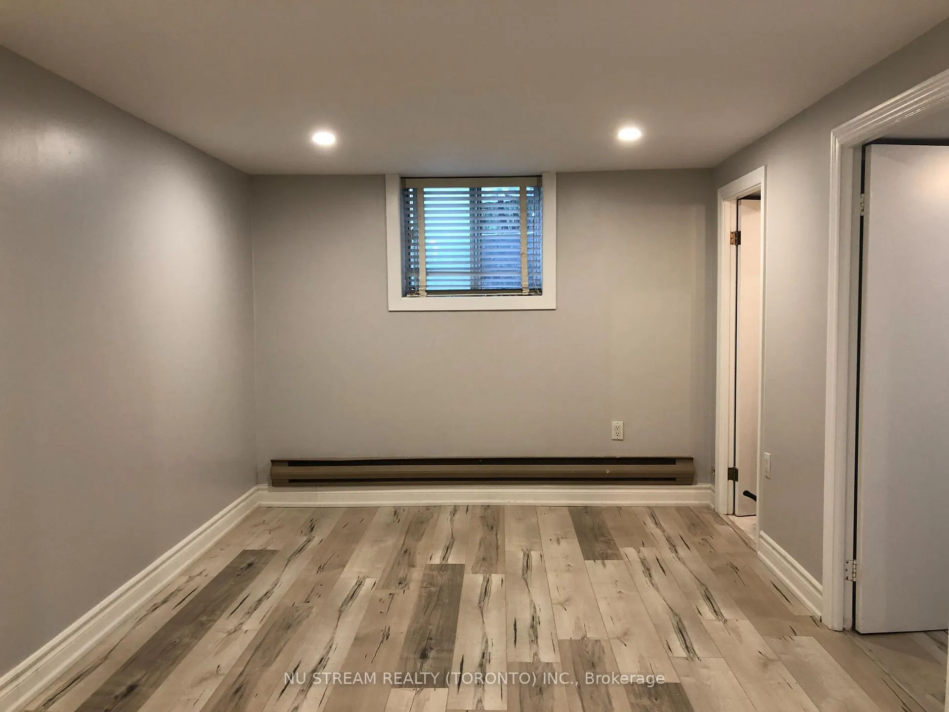 Photo 4 of 465 Sutherland Drive E, Toronto, Leaside — HOMEH