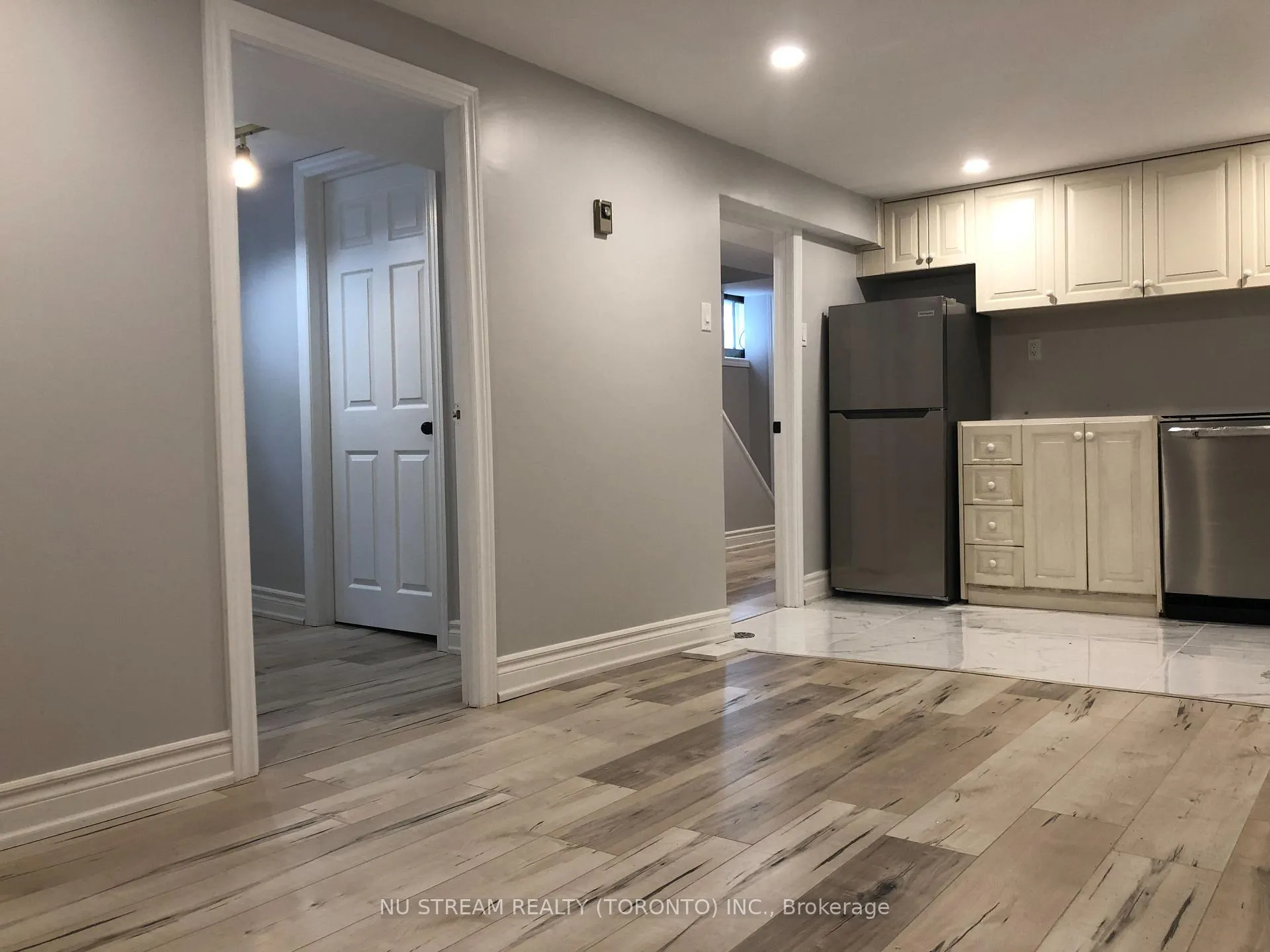 Photo 9 of 465 Sutherland Drive E, Toronto, Leaside — HOMEH