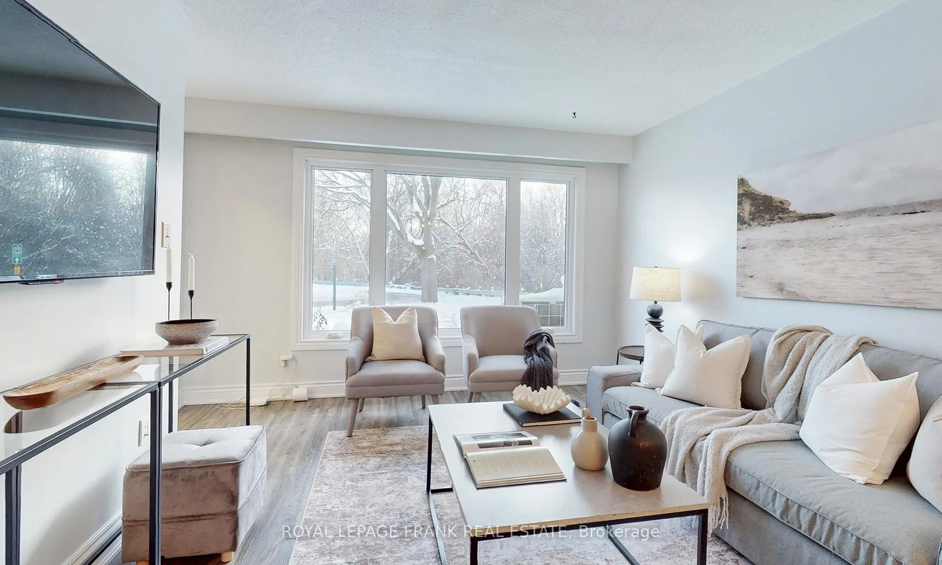 Photo 2 of 732 Annapolis Avenue, Oshawa, McLaughlin — HOMEH