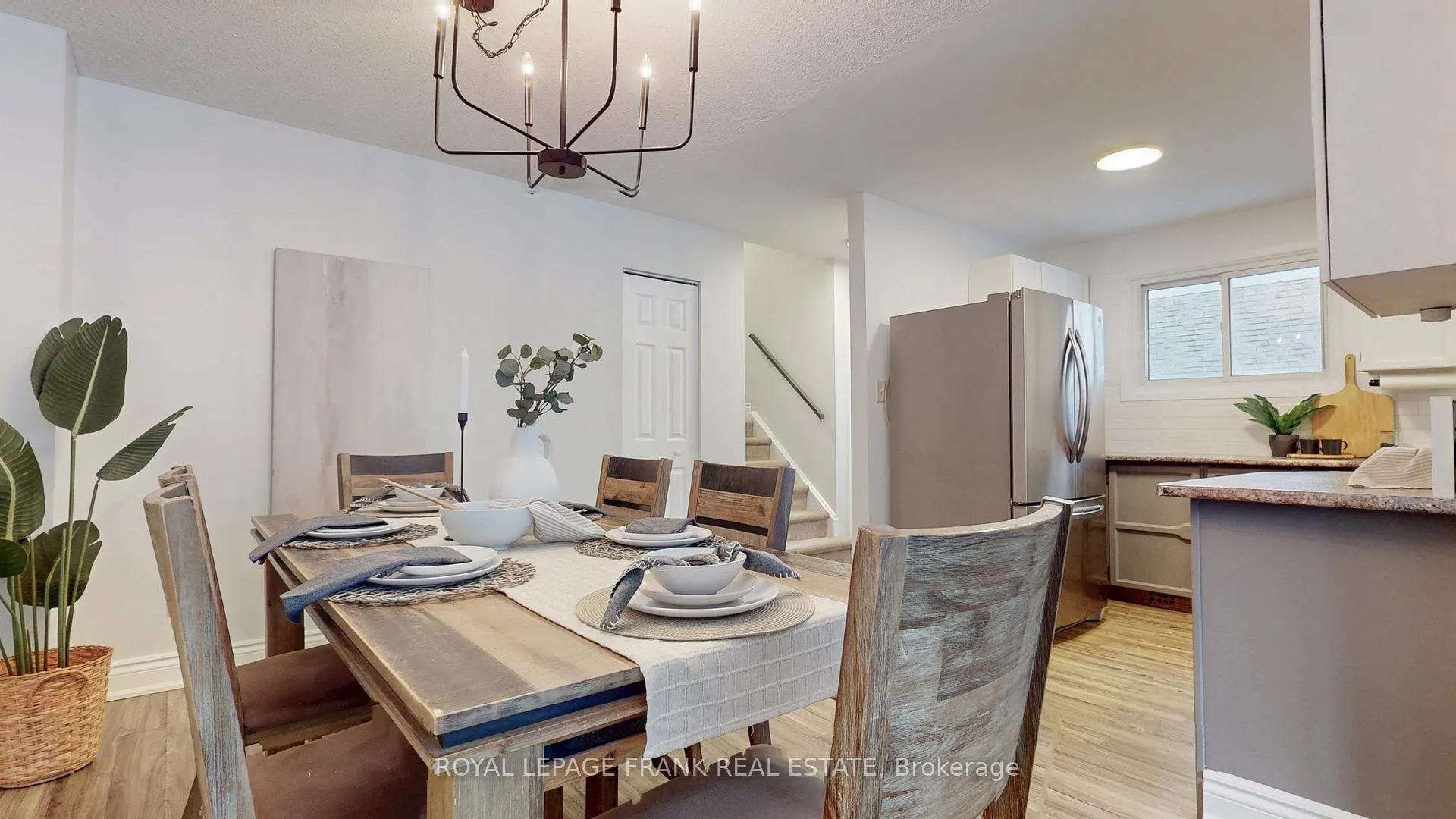 Photo 6 of 732 Annapolis Avenue, Oshawa, McLaughlin — HOMEH