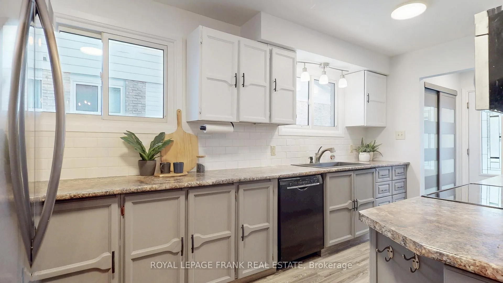 Photo 9 of 732 Annapolis Avenue, Oshawa, McLaughlin — HOMEH