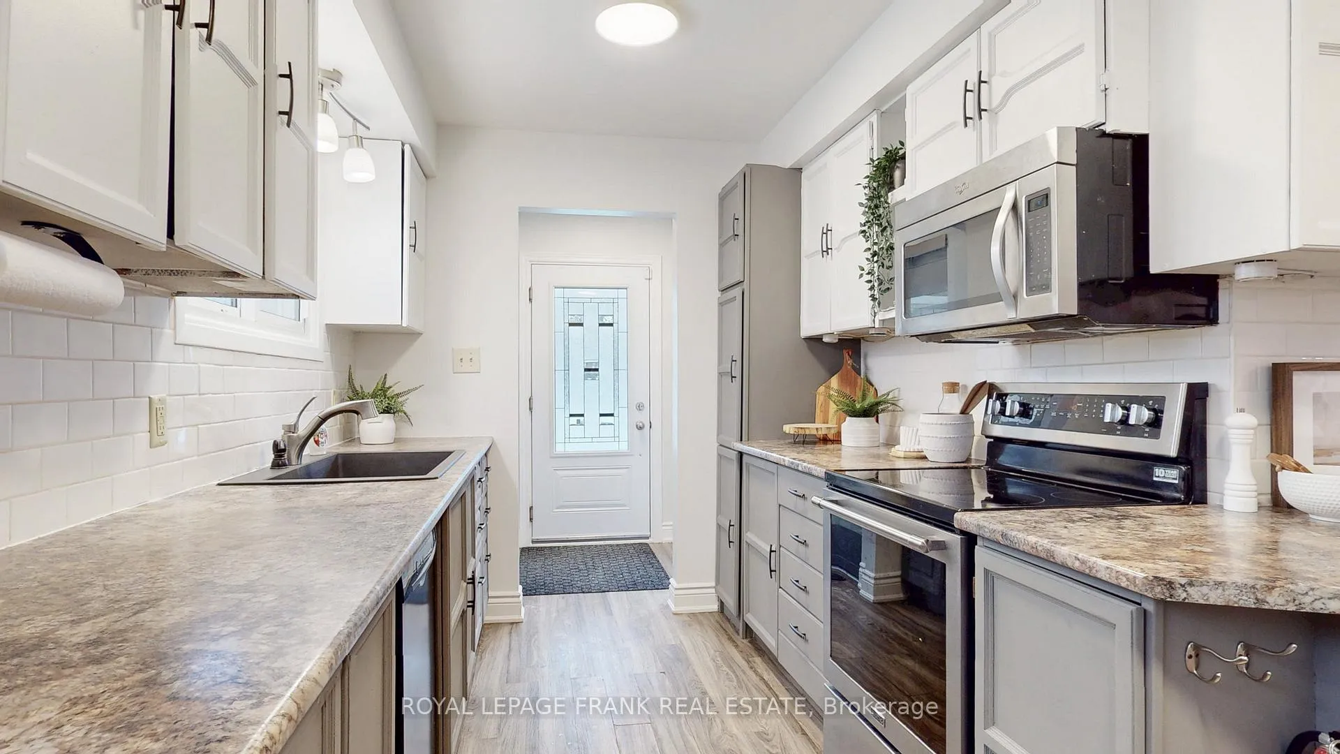 Photo 10 of 732 Annapolis Avenue, Oshawa, McLaughlin — HOMEH