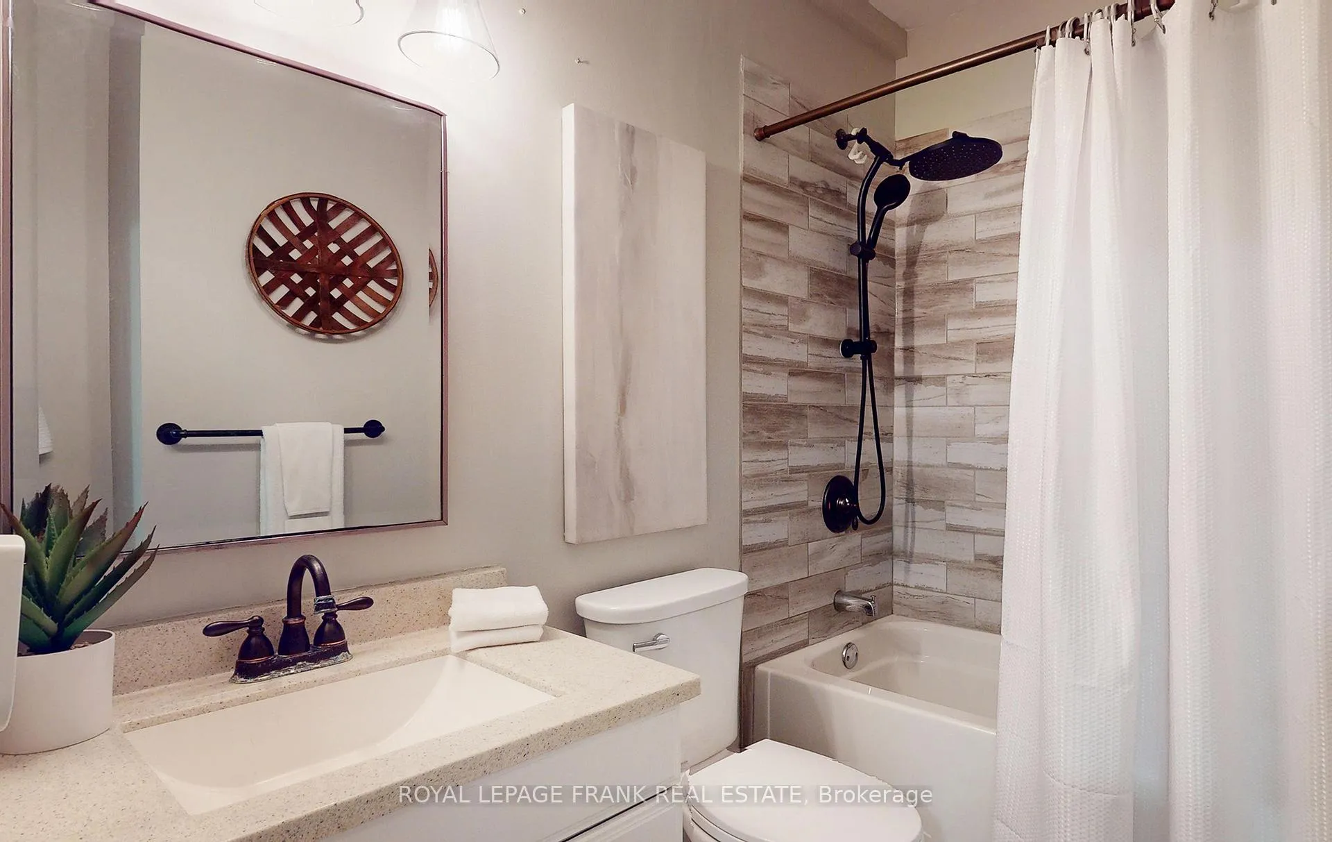 Photo 18 of 732 Annapolis Avenue, Oshawa, McLaughlin — HOMEH