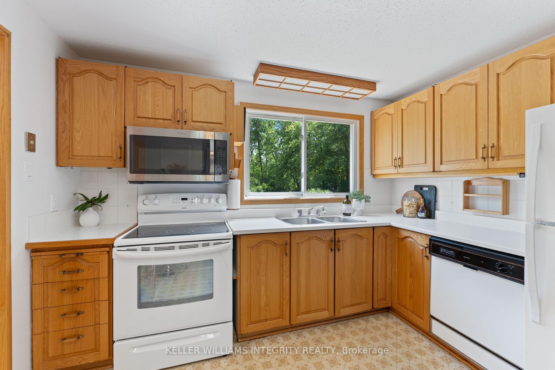 Photo 7 of 75 Downsview Crescent, Ottawa, Tanglewood — HOMEH