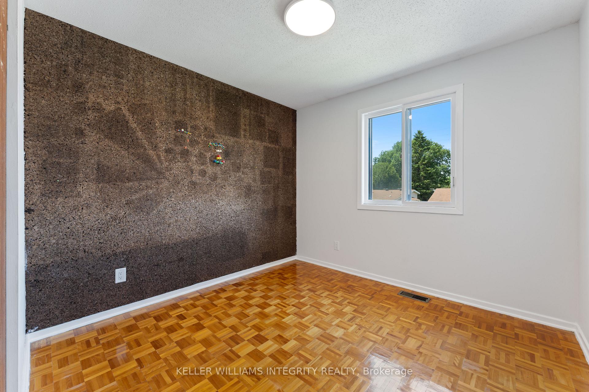 Photo 15 of 75 Downsview Crescent, Ottawa, Tanglewood — HOMEH