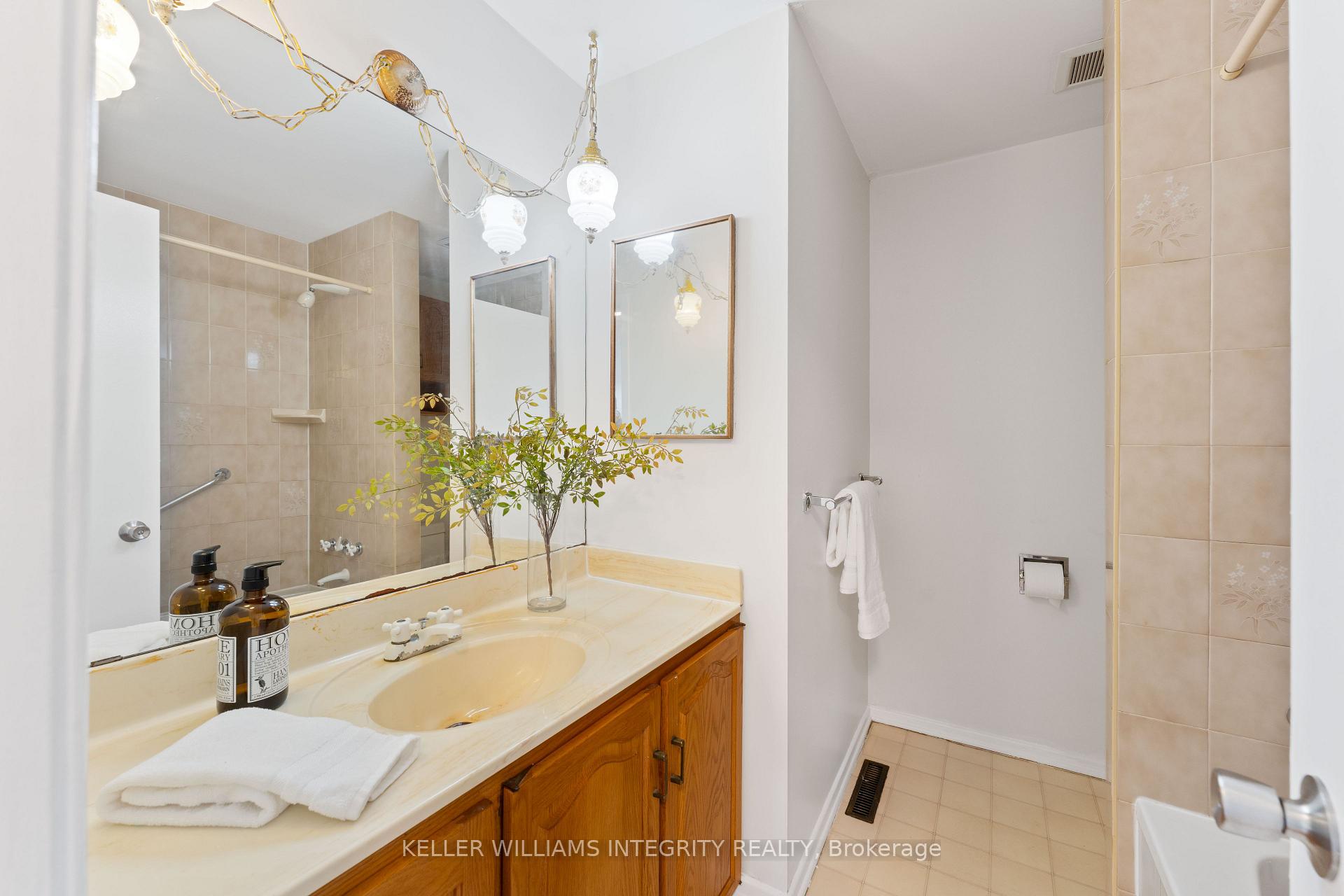 Photo 19 of 75 Downsview Crescent, Ottawa, Tanglewood — HOMEH
