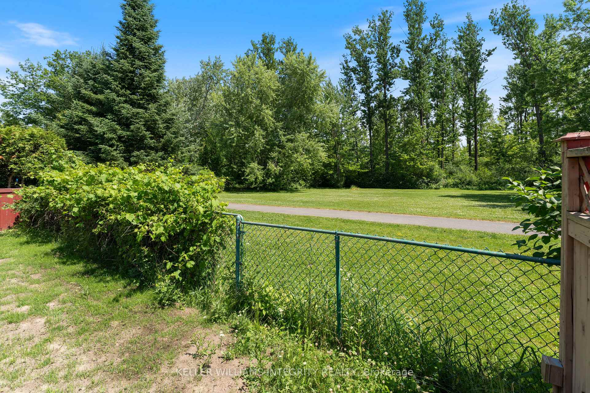 Photo 24 of 75 Downsview Crescent, Ottawa, Tanglewood — HOMEH