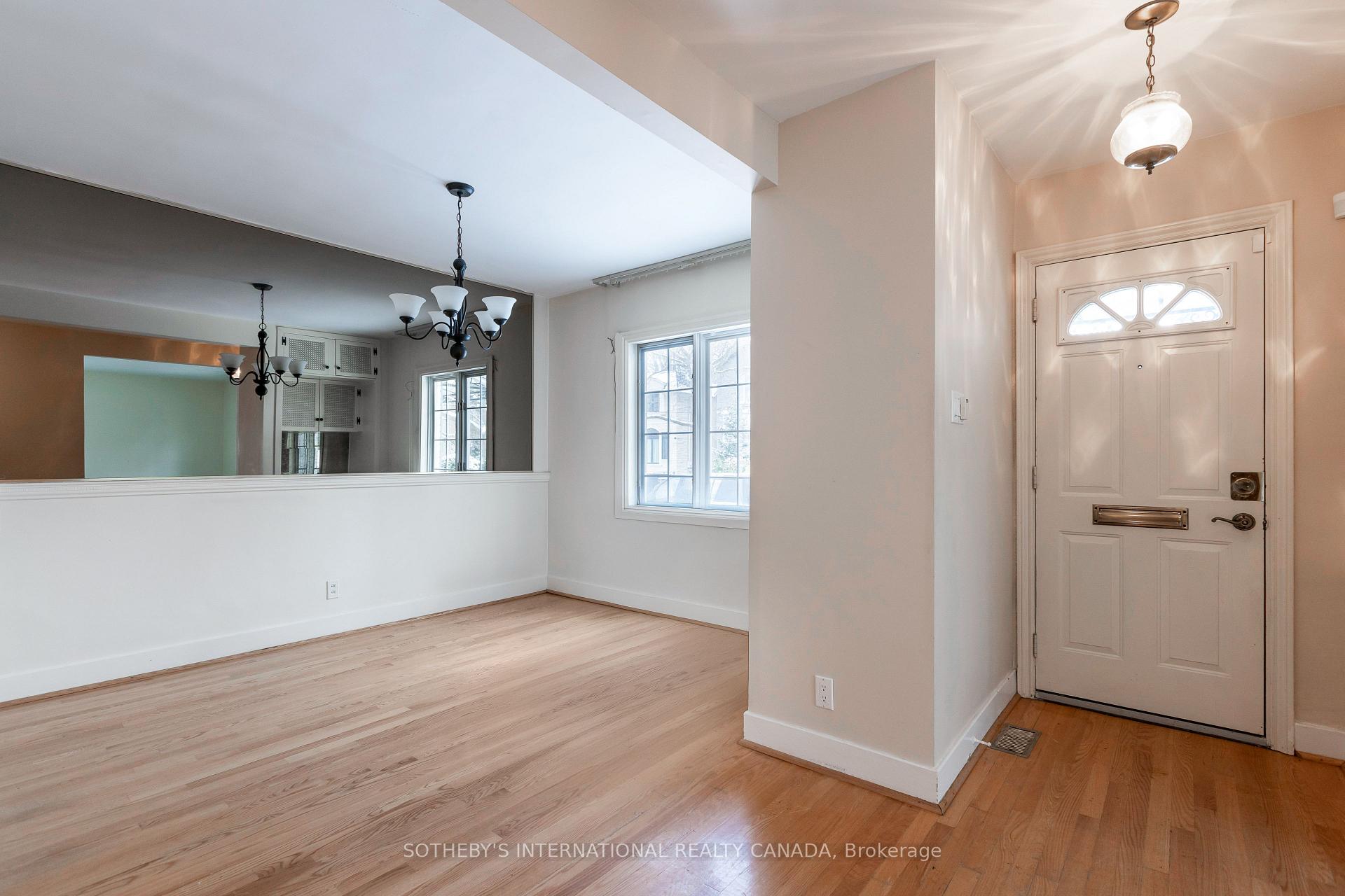 Photo 2 of 24 Douglas Crescent, Toronto, Leaside — HOMEH