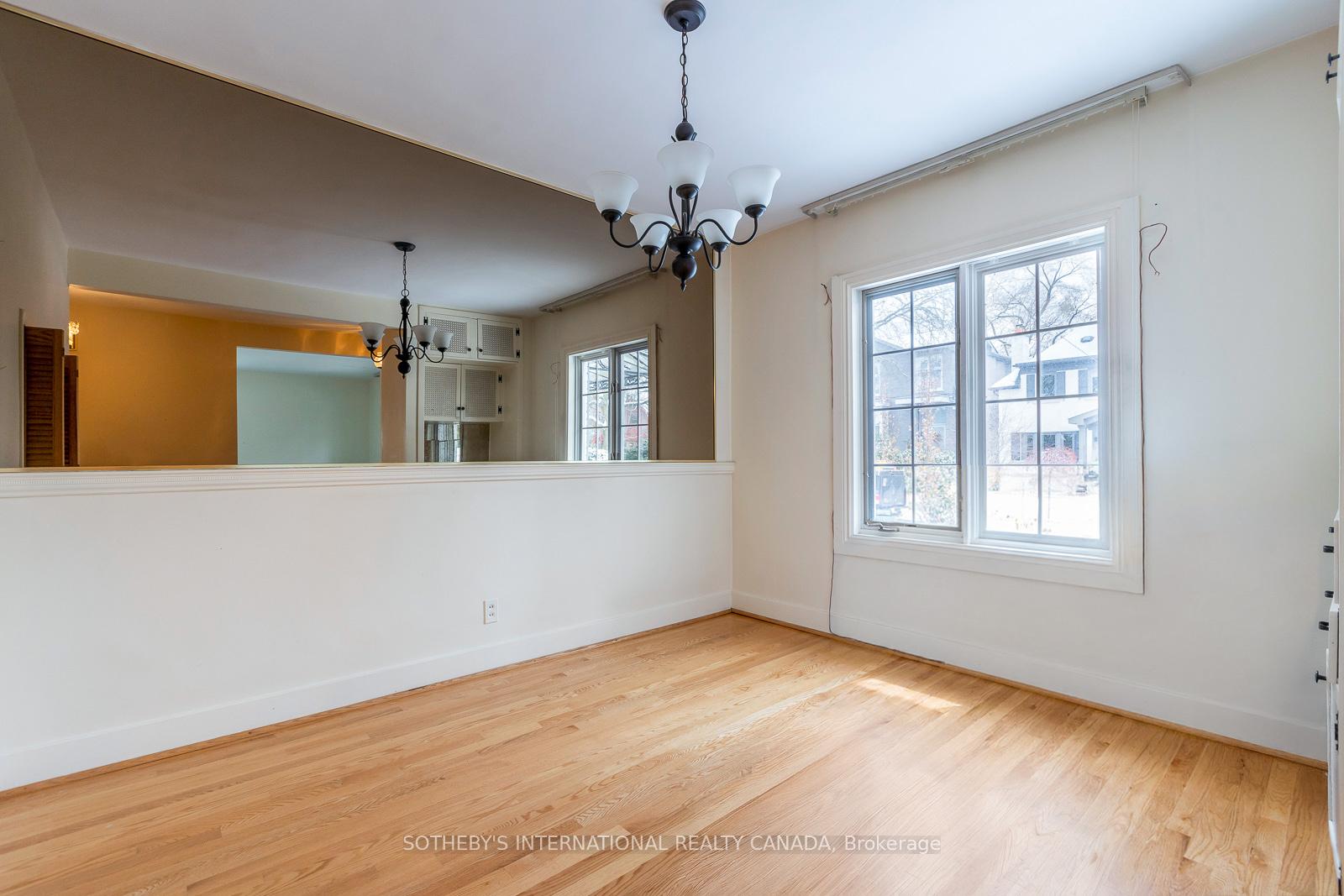 Photo 3 of 24 Douglas Crescent, Toronto, Leaside — HOMEH