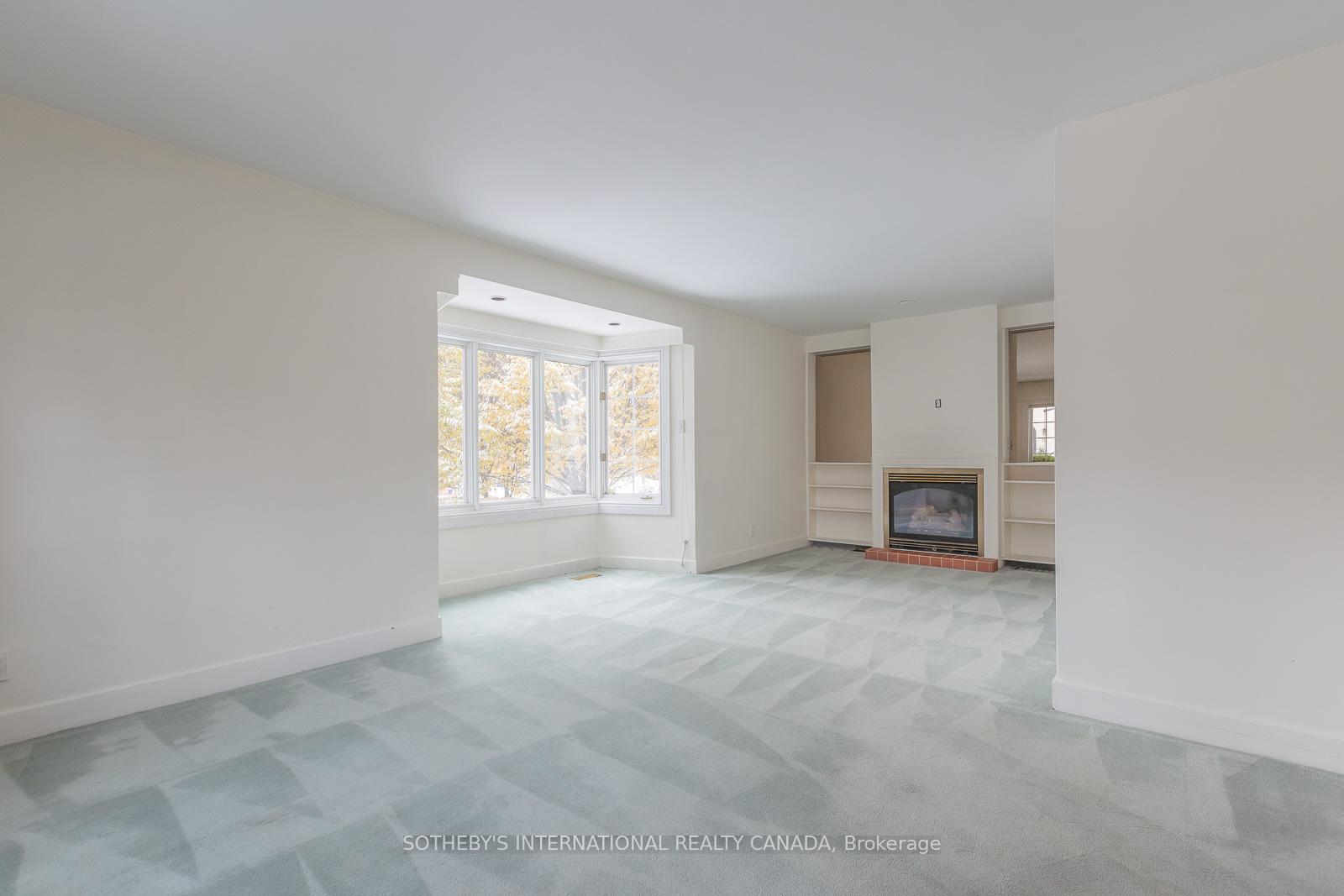 Photo 4 of 24 Douglas Crescent, Toronto, Leaside — HOMEH