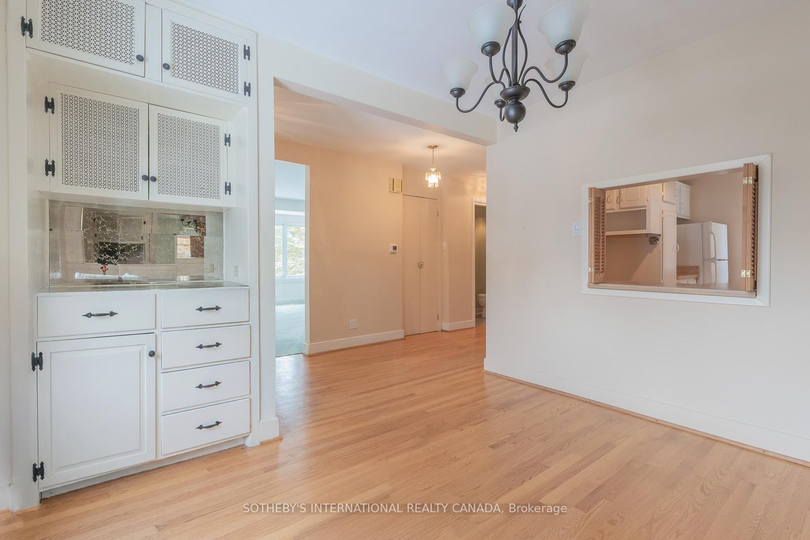 Photo 8 of 24 Douglas Crescent, Toronto, Leaside — HOMEH