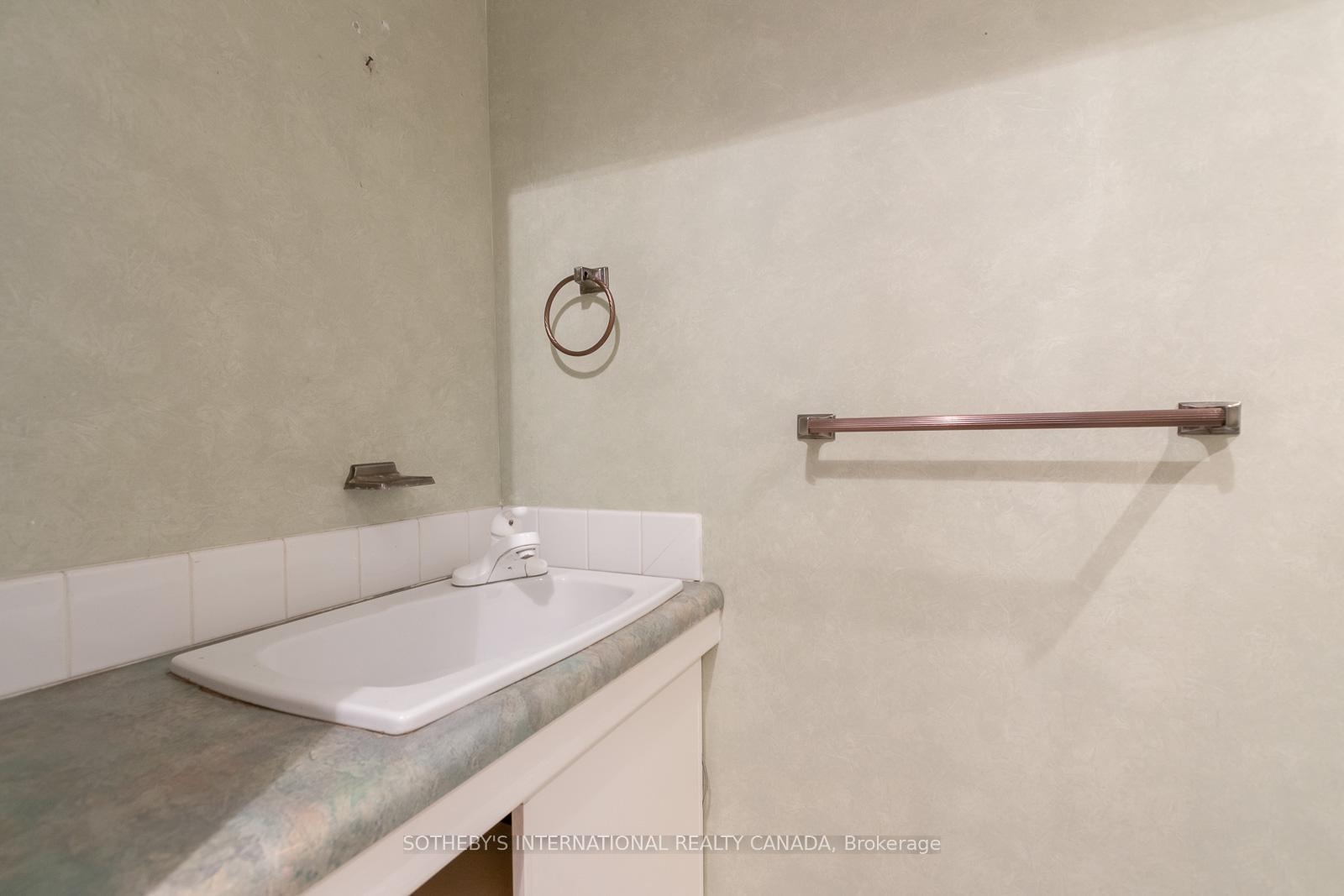 Photo 13 of 24 Douglas Crescent, Toronto, Leaside — HOMEH