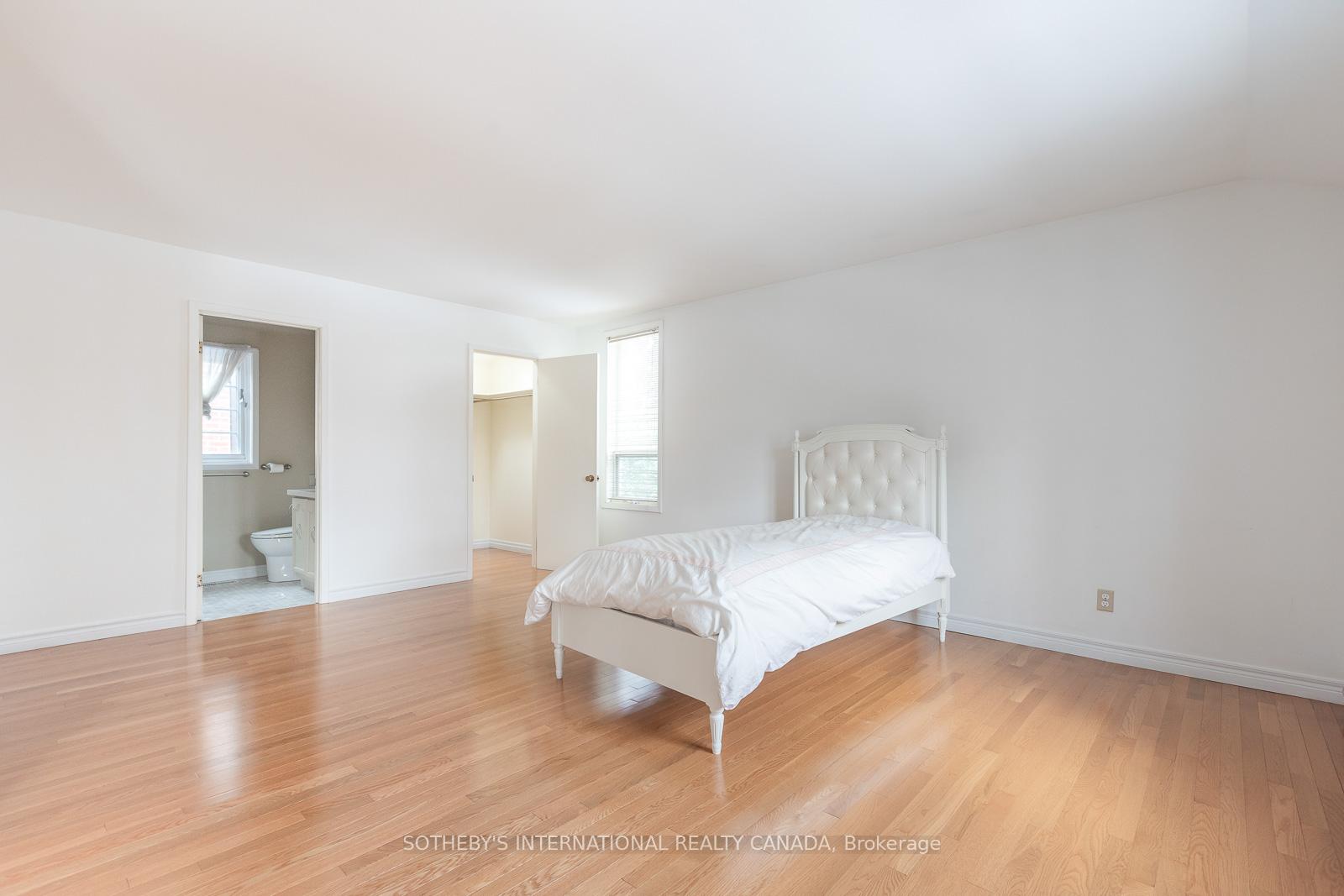 Photo 23 of 24 Douglas Crescent, Toronto, Leaside — HOMEH
