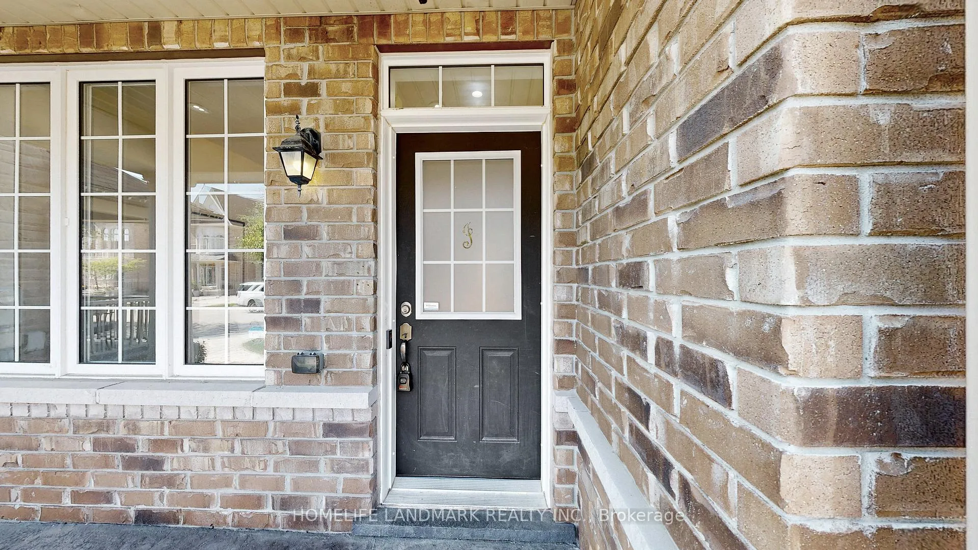 Photo 3 of 116 Pelee Avenue, Vaughan, Kleinburg — HOMEH