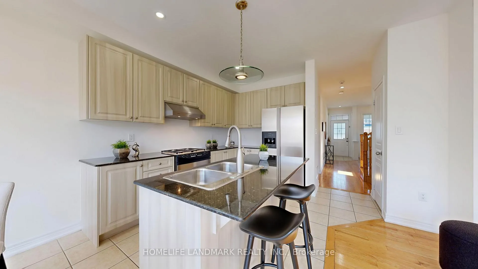 Photo 10 of 116 Pelee Avenue, Vaughan, Kleinburg — HOMEH