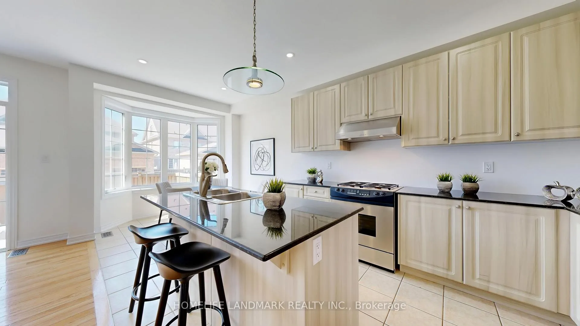 Photo 11 of 116 Pelee Avenue, Vaughan, Kleinburg — HOMEH
