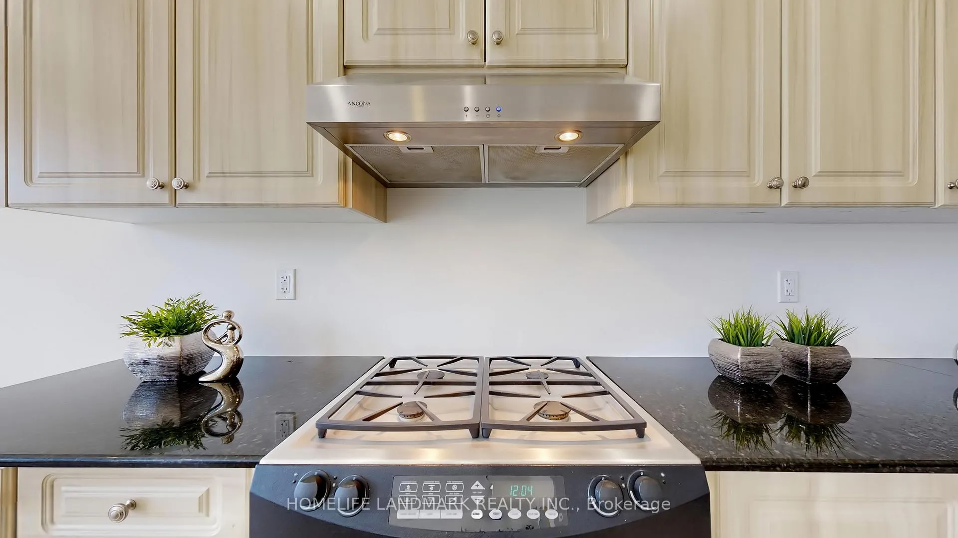 Photo 12 of 116 Pelee Avenue, Vaughan, Kleinburg — HOMEH