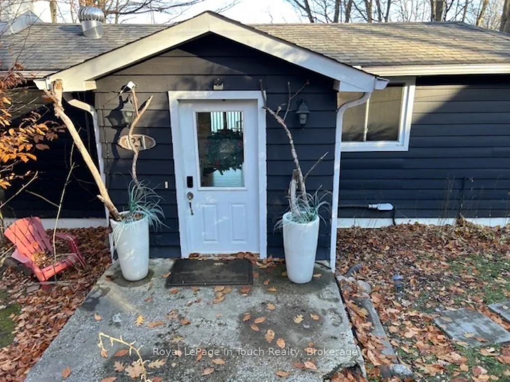 Photo 2 of 21 Lakeview Crescent, Tiny, Rural Tiny — HOMEH