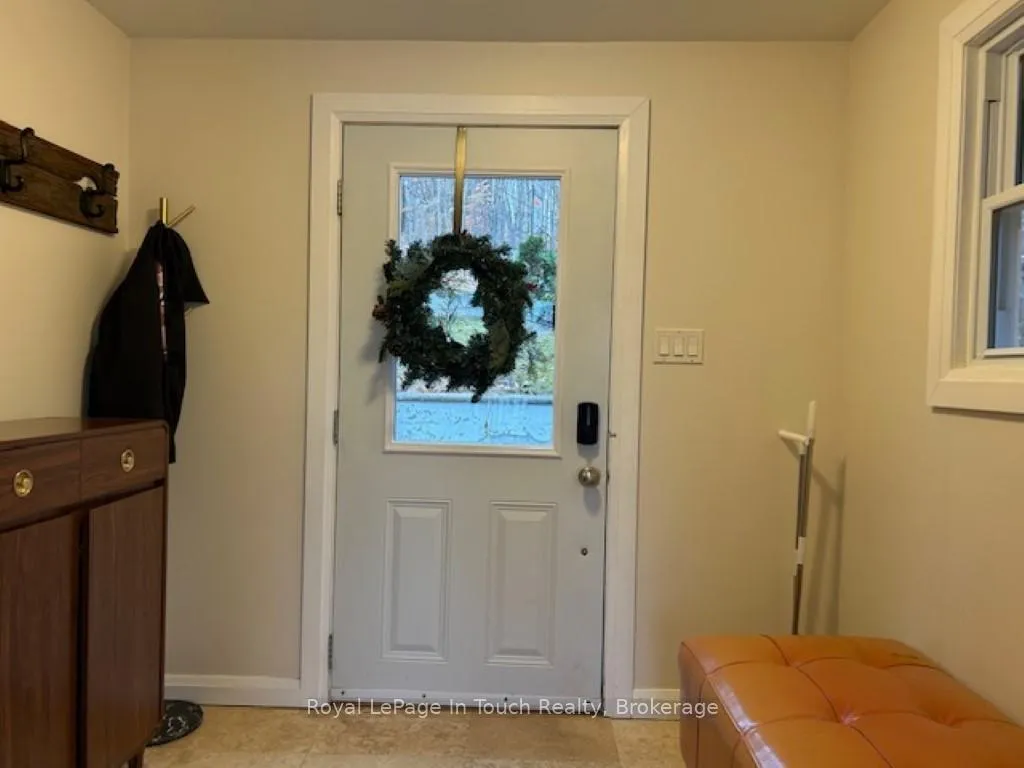 Photo 3 of 21 Lakeview Crescent, Tiny, Rural Tiny — HOMEH