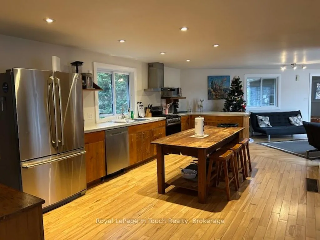 Photo 9 of 21 Lakeview Crescent, Tiny, Rural Tiny — HOMEH