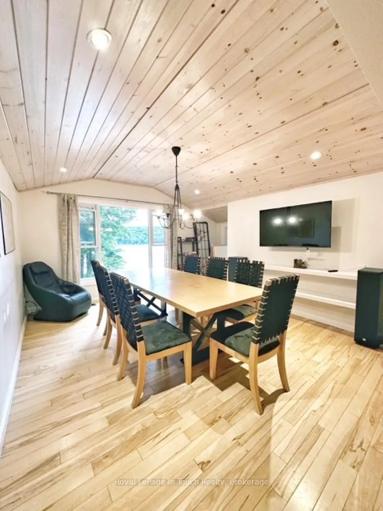 Photo 10 of 21 Lakeview Crescent, Tiny, Rural Tiny — HOMEH