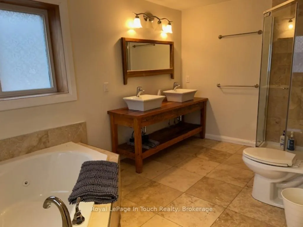 Photo 13 of 21 Lakeview Crescent, Tiny, Rural Tiny — HOMEH