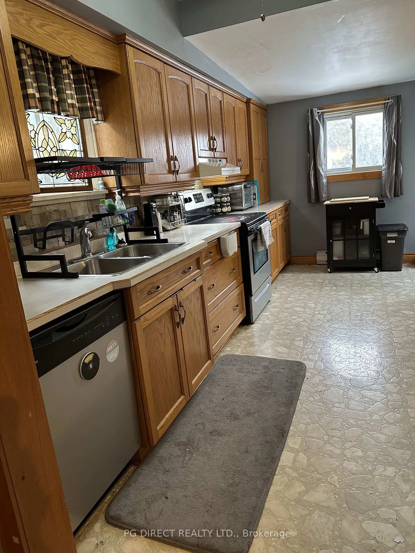 Photo 3 of 598 Brook Street, Strathroy-Caradoc, Melbourne — HOMEH