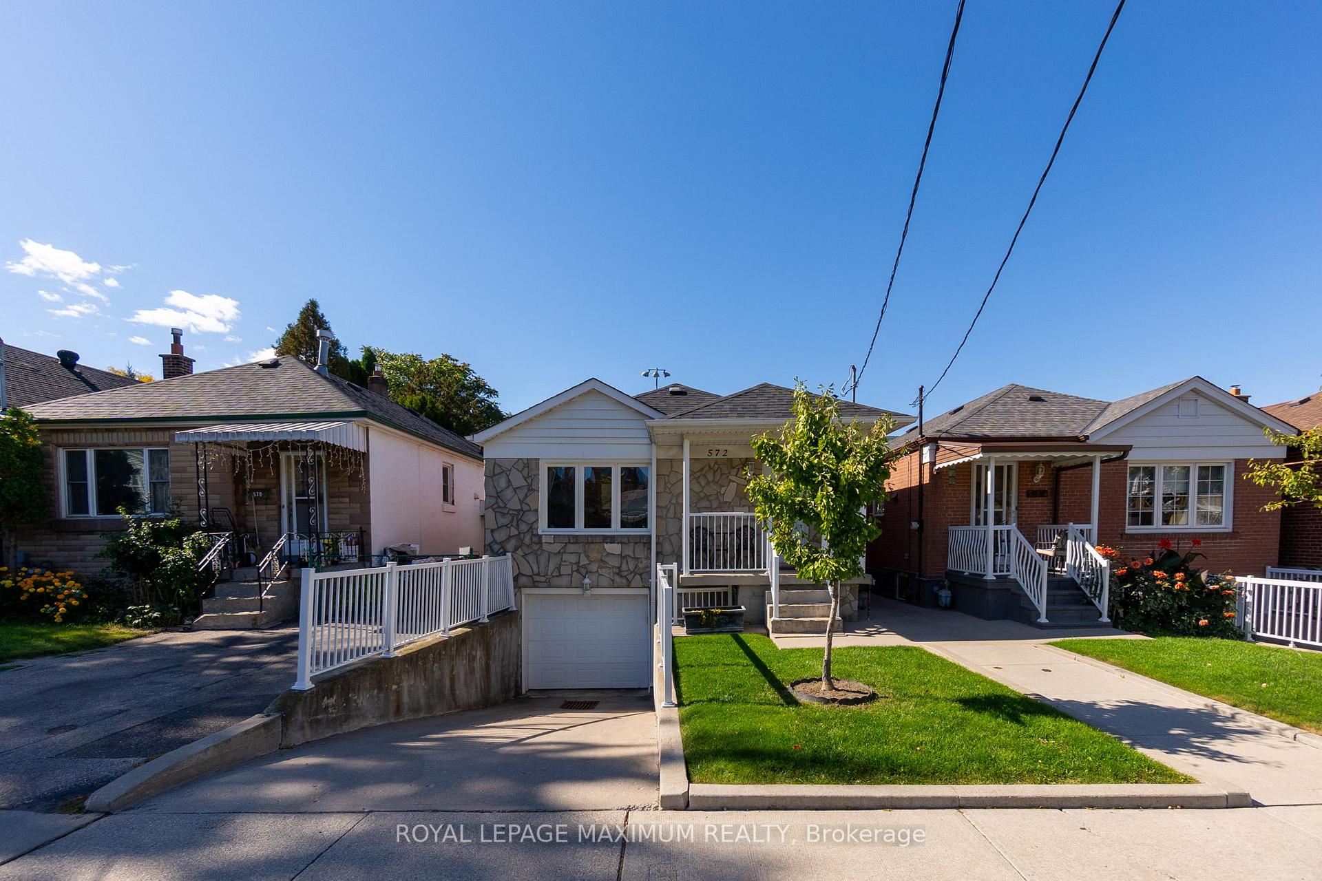 Front of 572 Northcliffe Boulevard