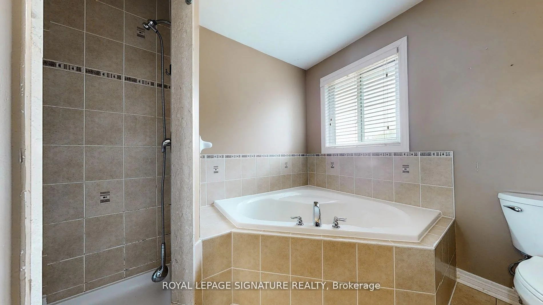 Photo 31 of 61 Buchanan Drive, New Tecumseth, Alliston — HOMEH