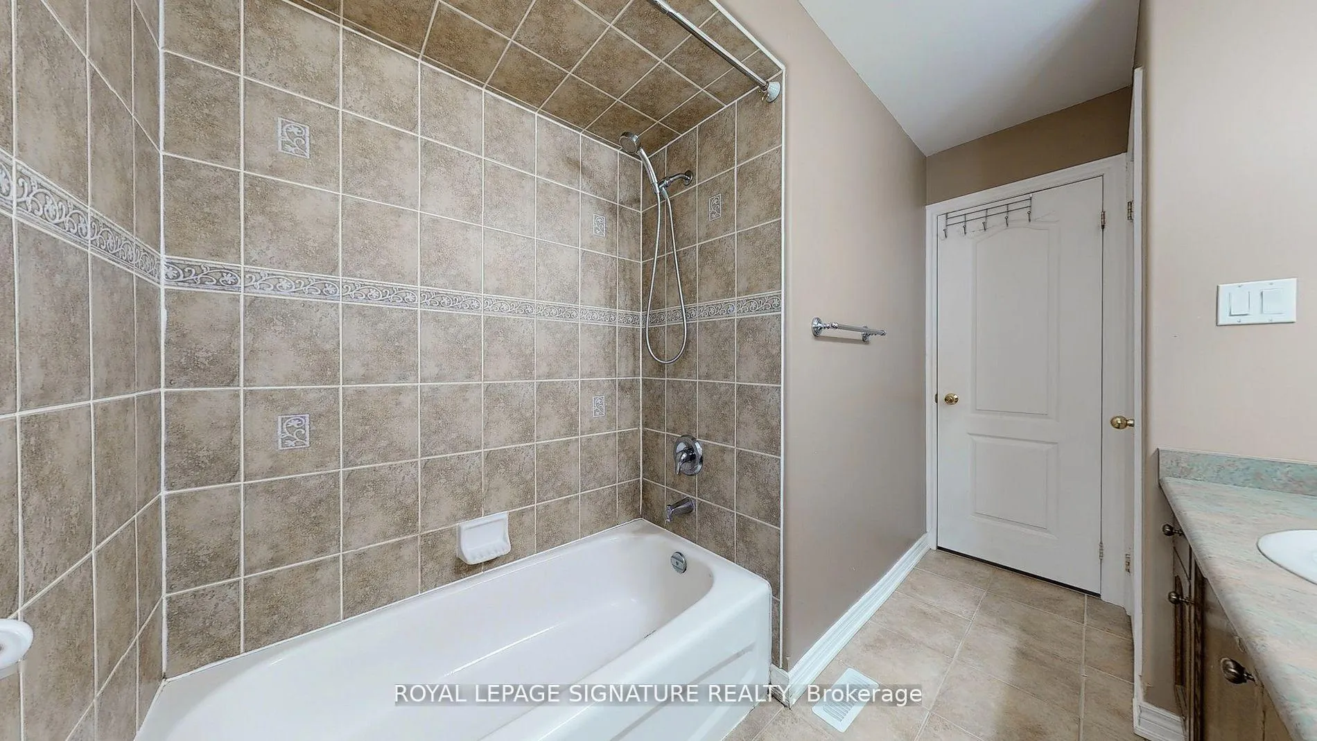 Photo 38 of 61 Buchanan Drive, New Tecumseth, Alliston — HOMEH