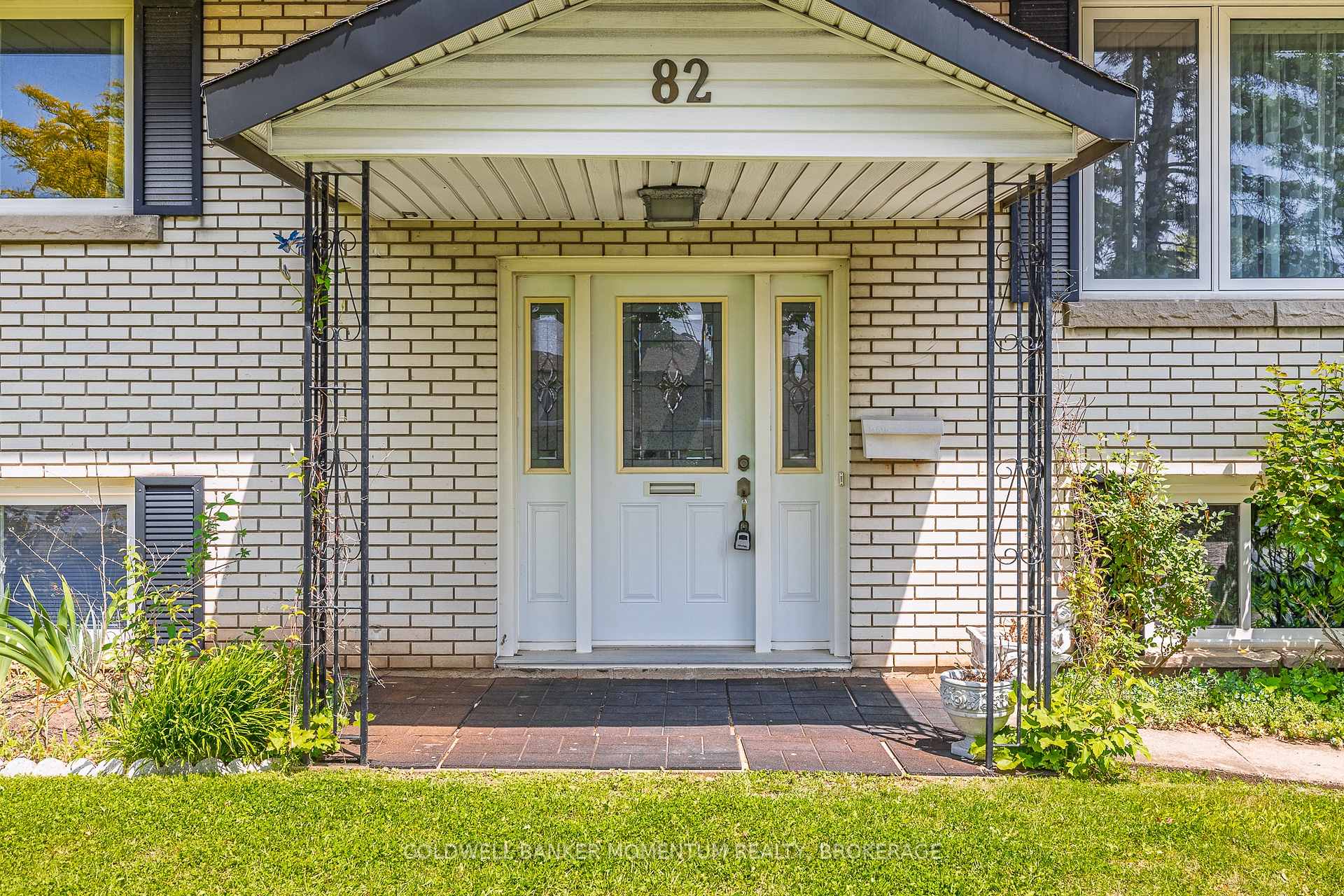 Photo 2 of 82 McDonald Avenue, Thorold, Thorold Downtown — HOMEH