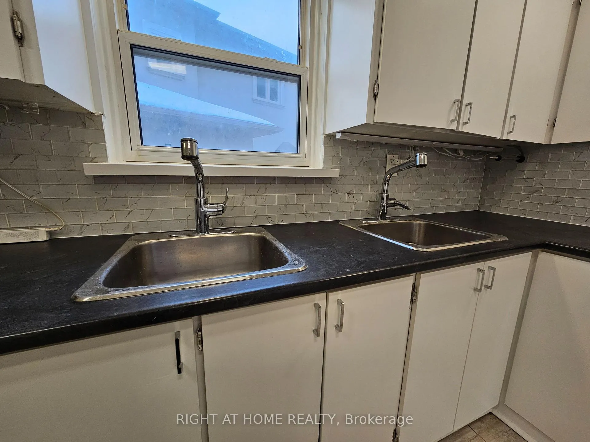 Photo 11 of 8 Roberta Drive, Toronto, Englemount-Lawrence — HOMEH