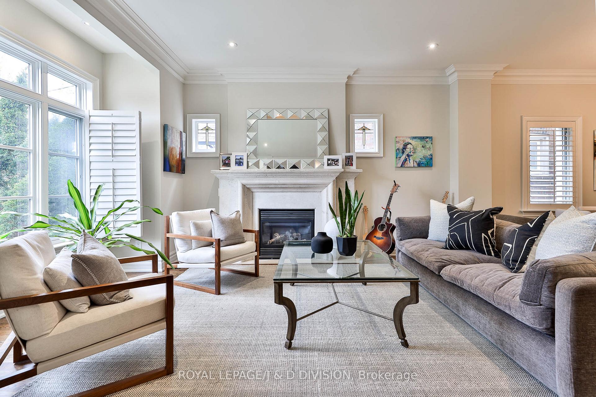 Photo 3 of 84 Donegall Drive, Toronto, Leaside — HOMEH