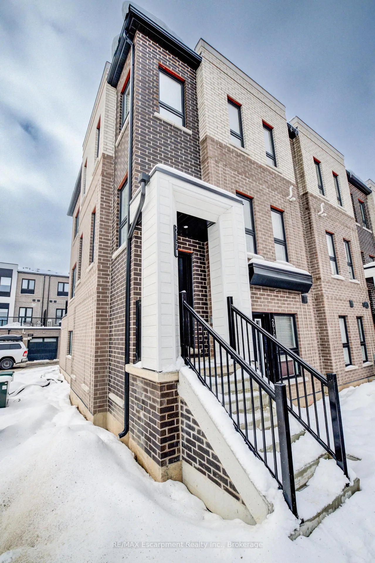 Photo 2 of Unit 21, 70 Kenesky Drive N, Hamilton, Waterdown — HOMEH