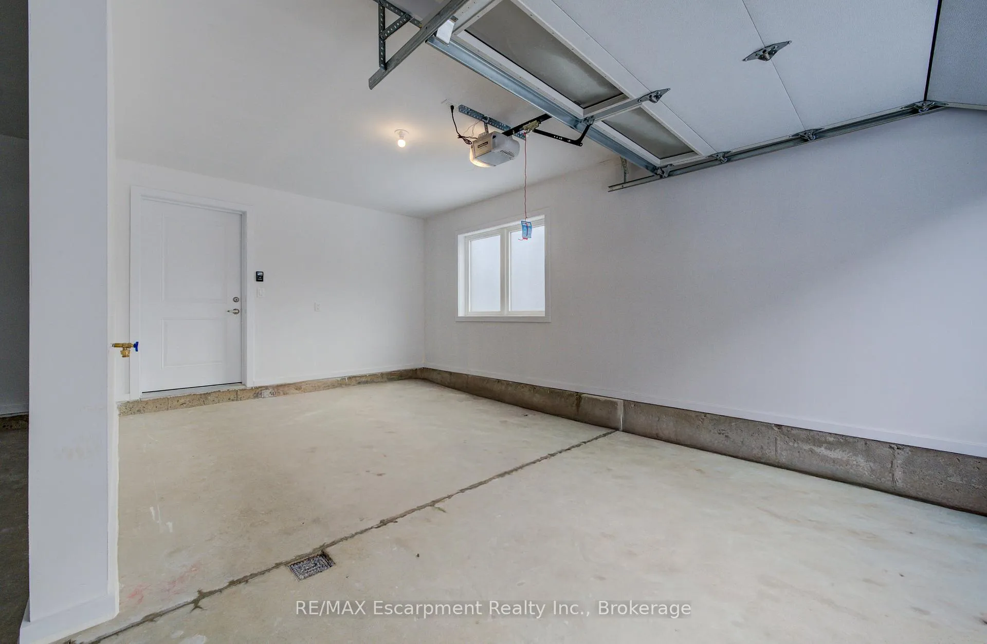 Photo 5 of Unit 21, 70 Kenesky Drive N, Hamilton, Waterdown — HOMEH