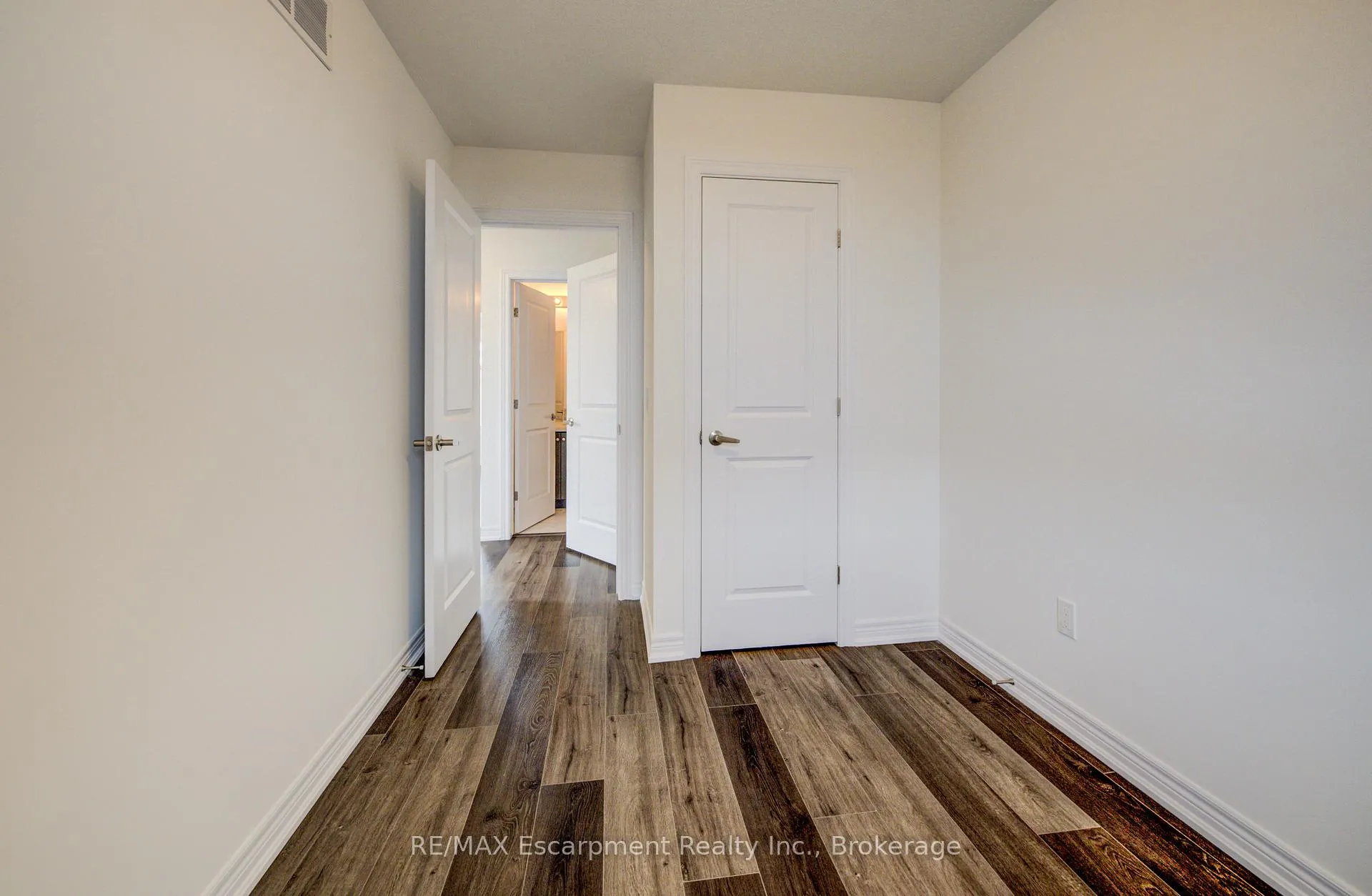 Photo 11 of Unit 21, 70 Kenesky Drive N, Hamilton, Waterdown — HOMEH