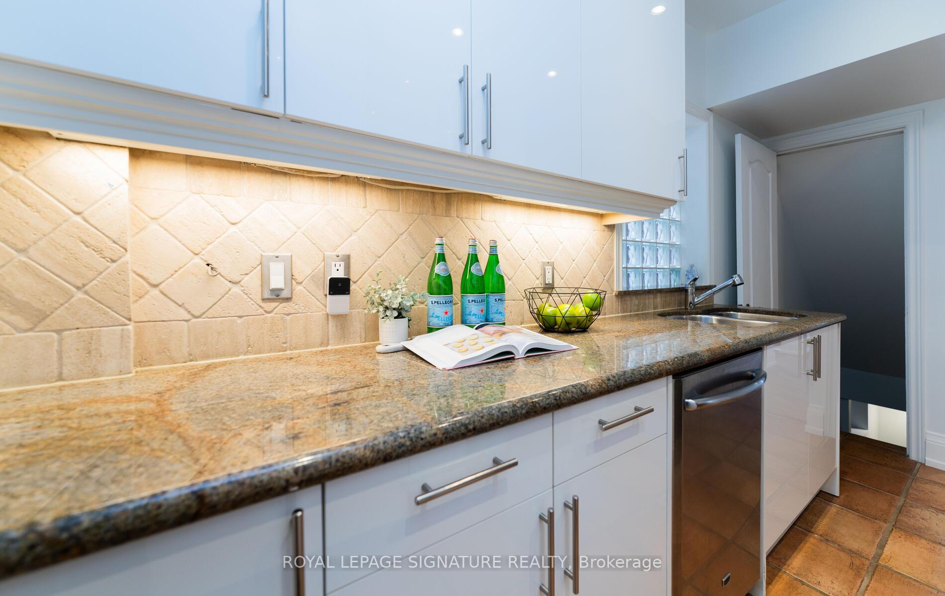 Photo 15 of 174 Woburn Avenue, Toronto, Lawrence Park North — HOMEH