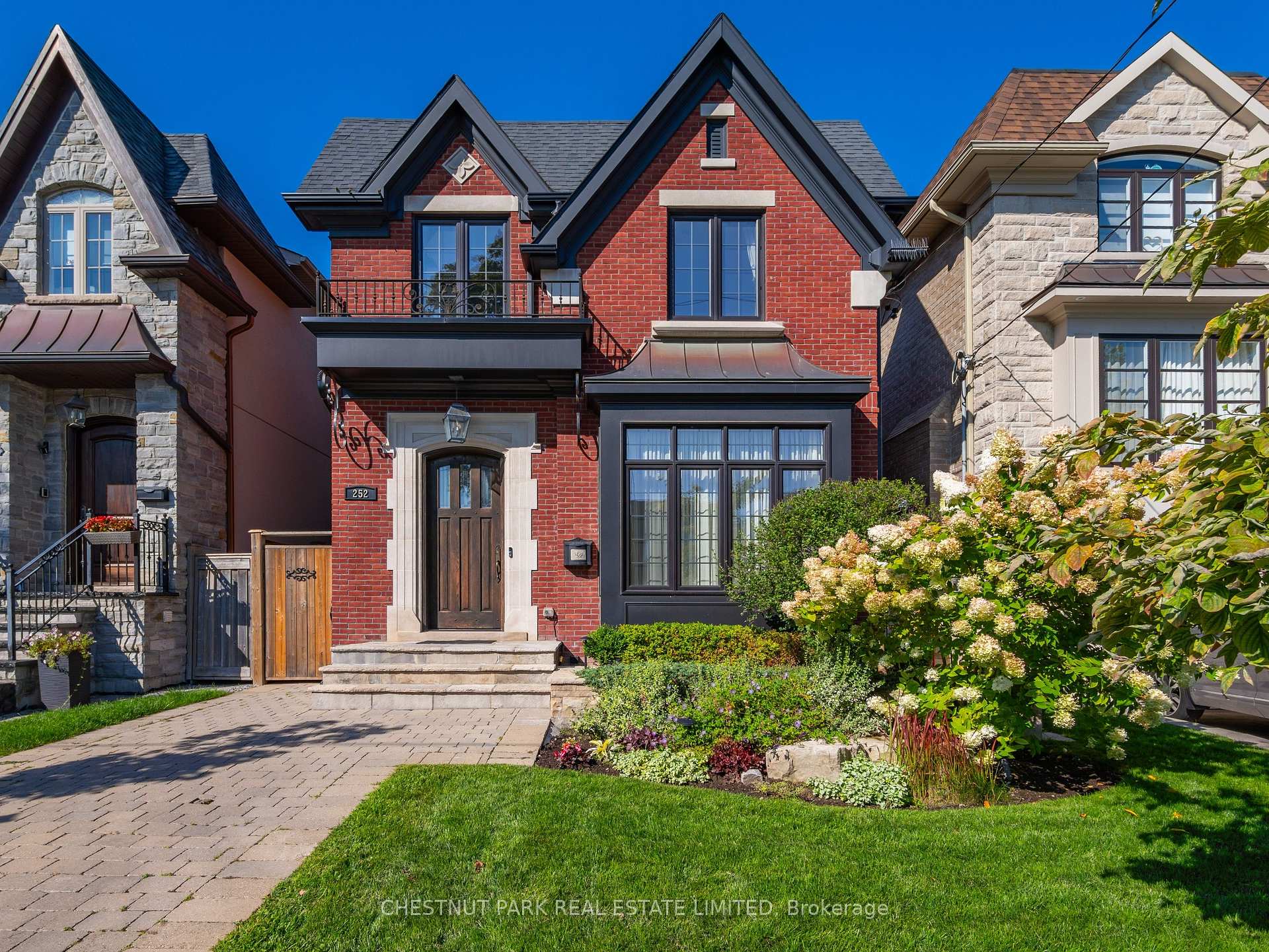 Photo 1 of 252 Sutherland Drive, Toronto, Leaside — HOMEH