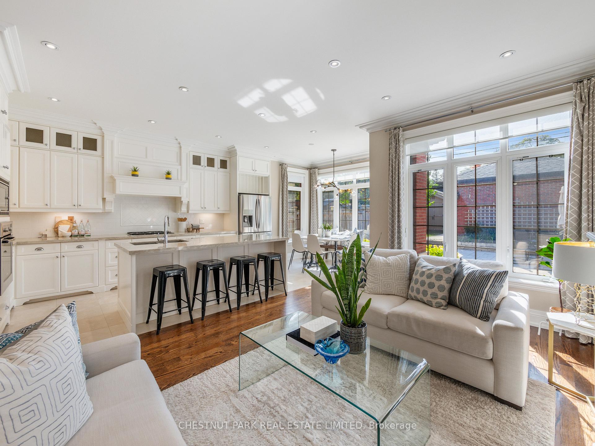 Photo 2 of 252 Sutherland Drive, Toronto, Leaside — HOMEH