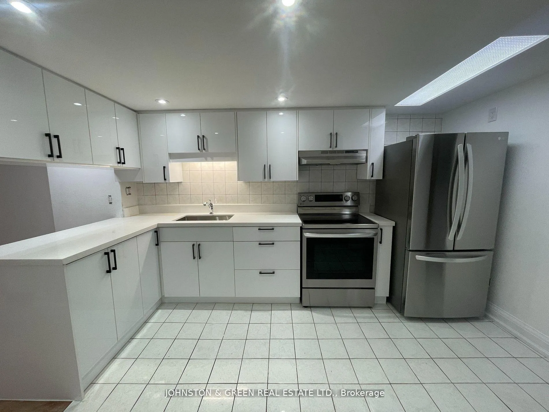 Photo 2 of 980 Coxwell Avenue, Toronto, East York — HOMEH