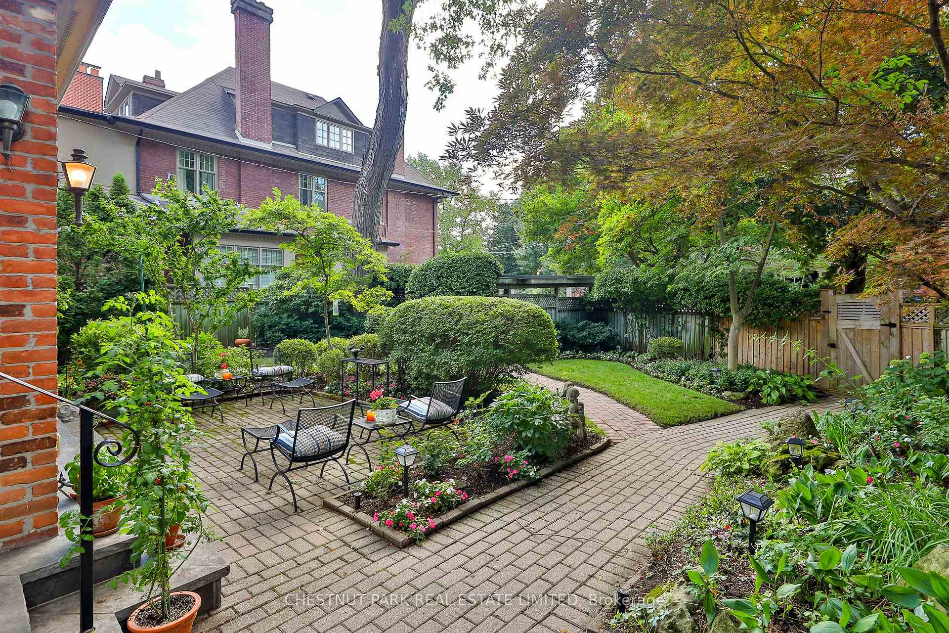 Photo 3 of 10 Maple Avenue, Toronto, Rosedale-Moore Park — HOMEH
