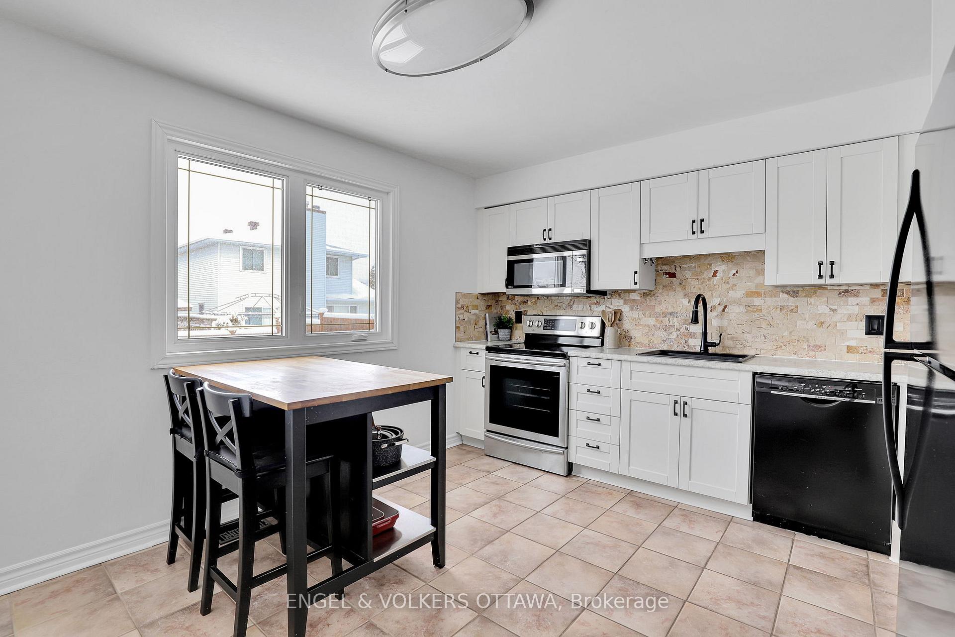 Photo 14 of 57 Medhurst Drive, Ottawa, Tanglewood — HOMEH