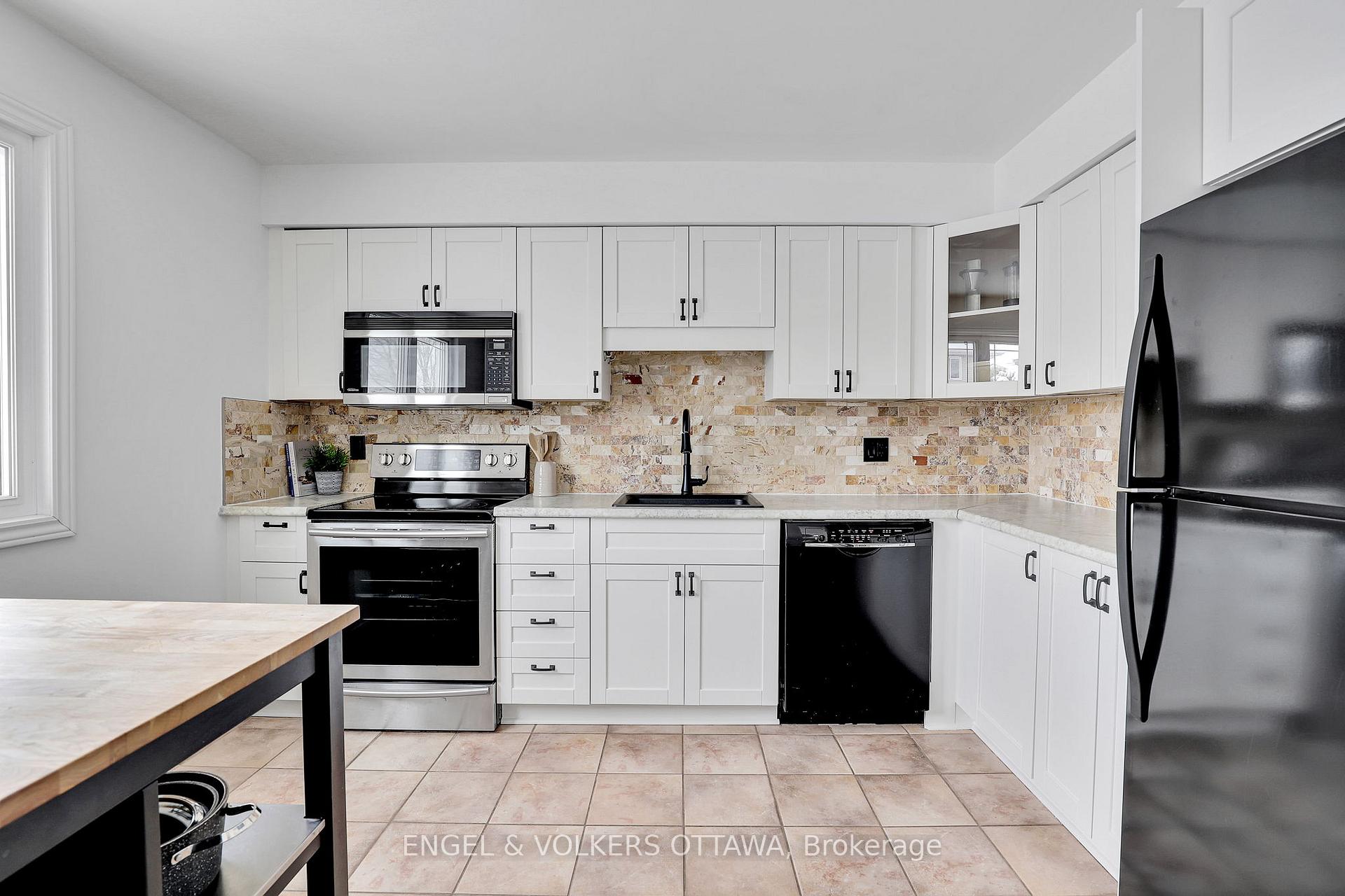 Photo 17 of 57 Medhurst Drive, Ottawa, Tanglewood — HOMEH