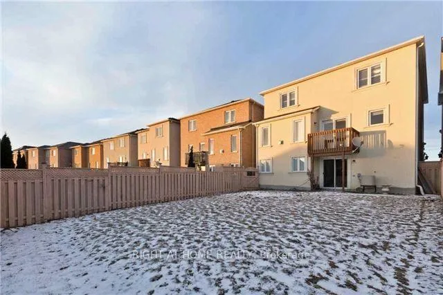 Photo 20 of 38 Batt Crescent E, Ajax, Northwest Ajax — HOMEH