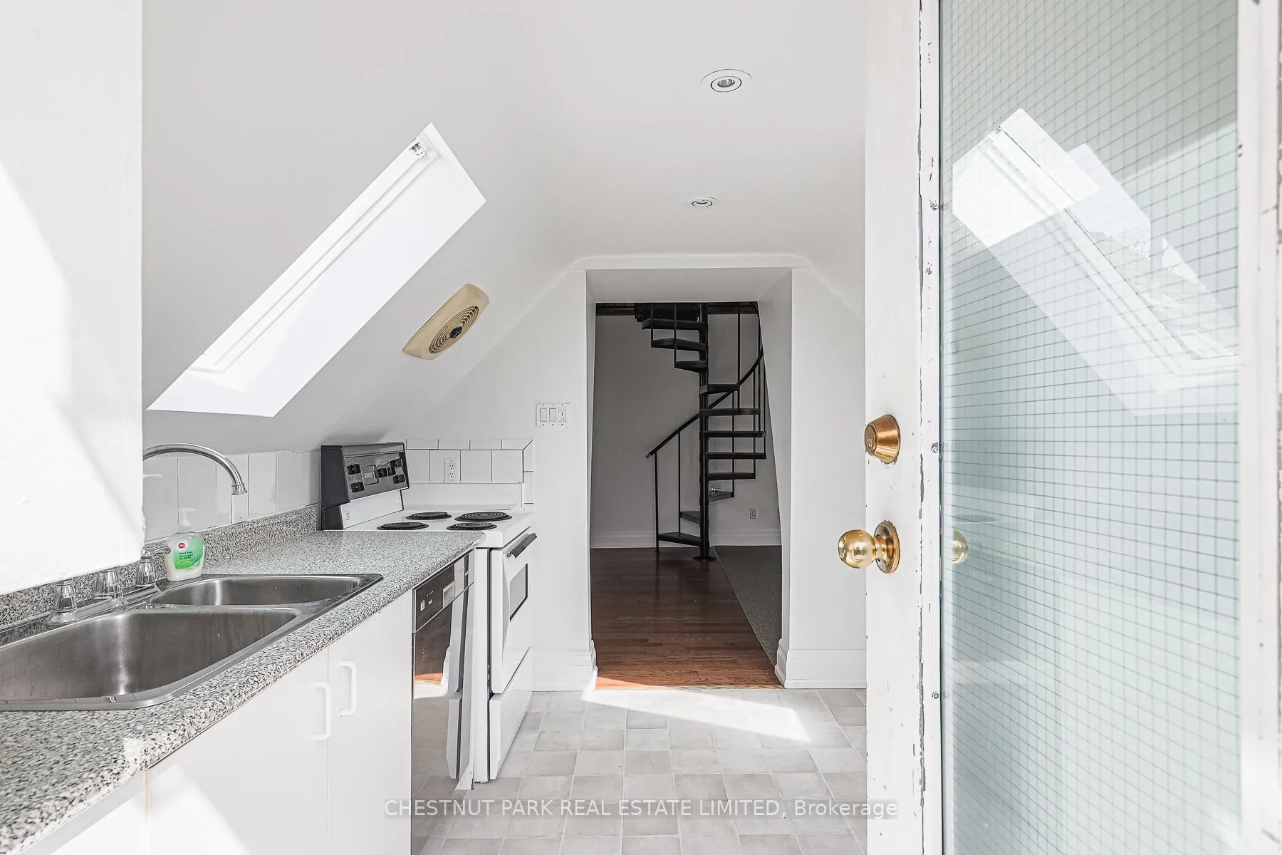 Photo 9 of Unit 4, 74 South Drive, Toronto, Rosedale-Moore Park — HOMEH