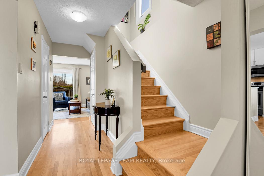 Photo 4 of 101 Dalehurst Drive, Ottawa, Tanglewood — HOMEH