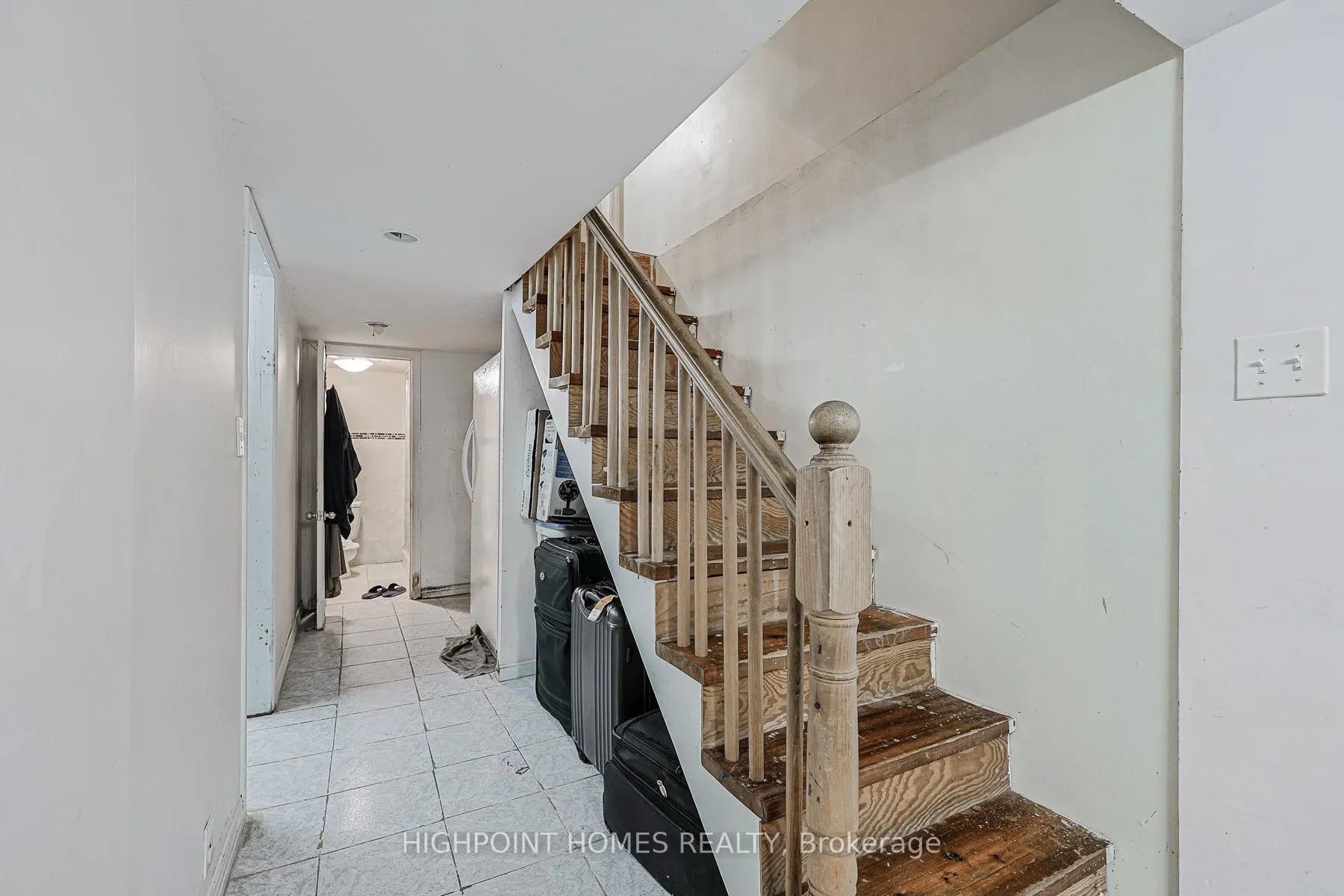 Photo 31 of 387 Sammon Avenue, Toronto, Danforth Village-East York — HOMEH
