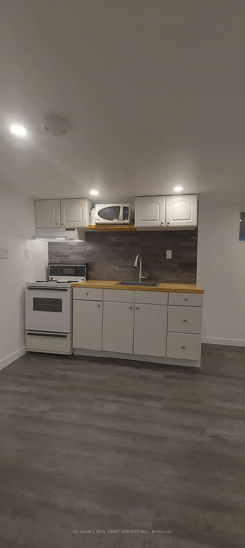 Photo 3 of Unit Lower 1, 74 Burnaby Boulevard, Toronto, Lawrence Park South — HOMEH