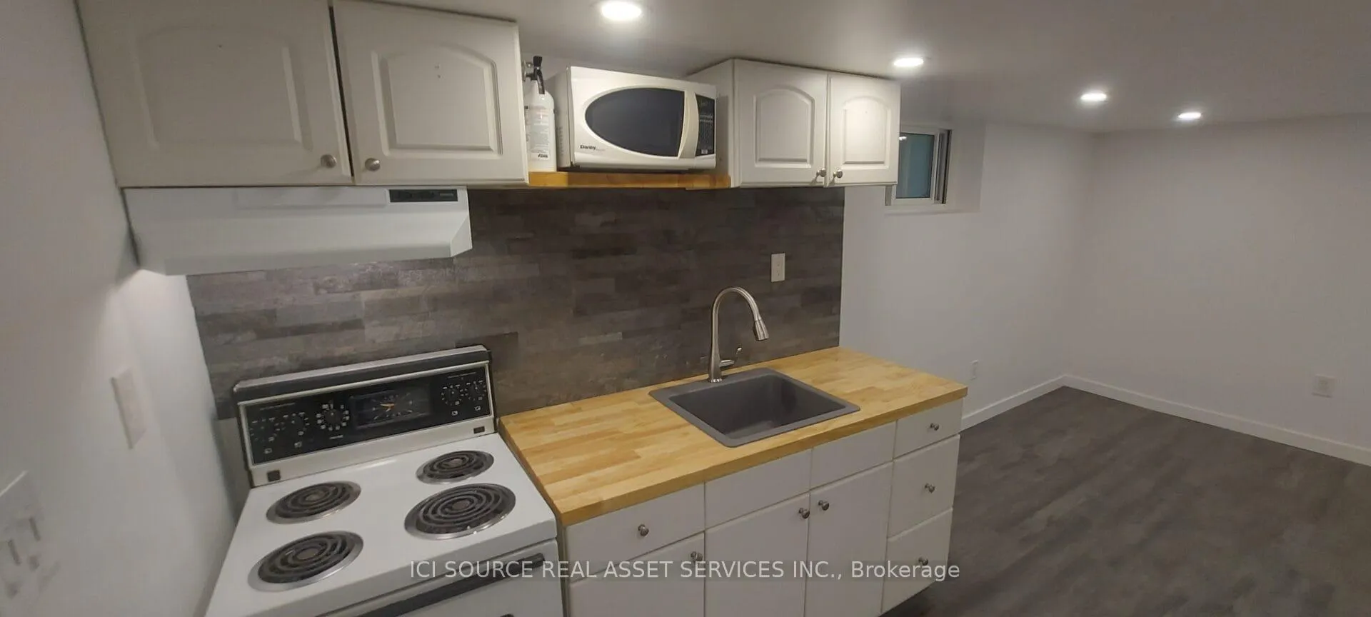Photo 6 of Unit Lower 1, 74 Burnaby Boulevard, Toronto, Lawrence Park South — HOMEH