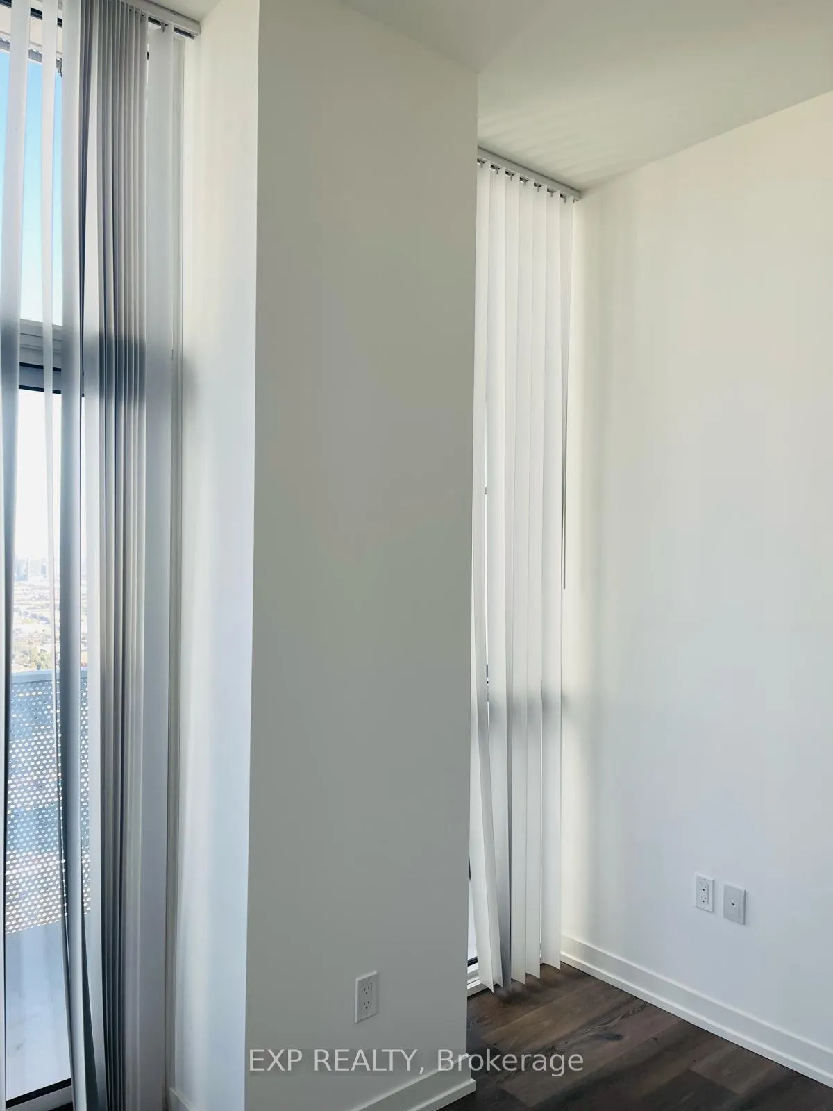 Photo 5 of Unit PH2, 28 Interchange Way, Vaughan, Vaughan Corporate Centre — HOMEH